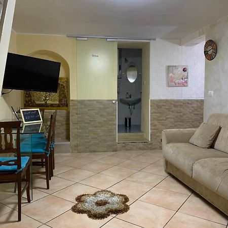 Da Walter,Holiday Home In The Centre Catania Exteriör bild